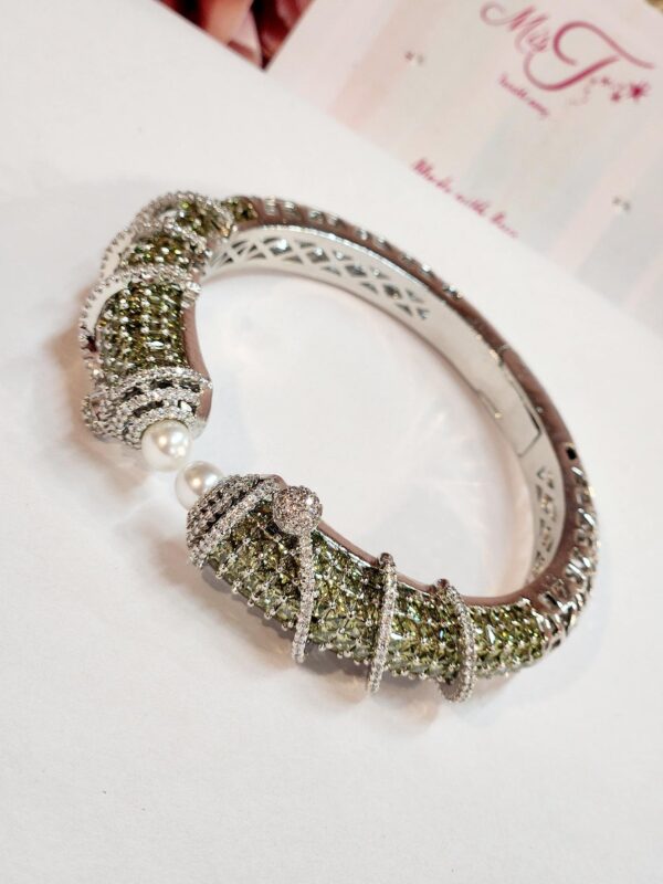 Pearl mehendi openable invisible setting bracelet