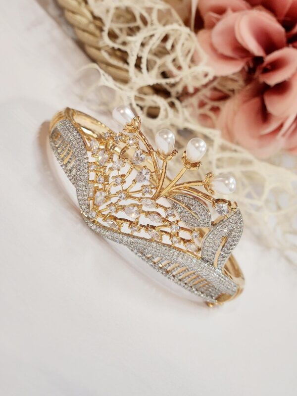 Queen Pearl Zirconia Openable Bracelet