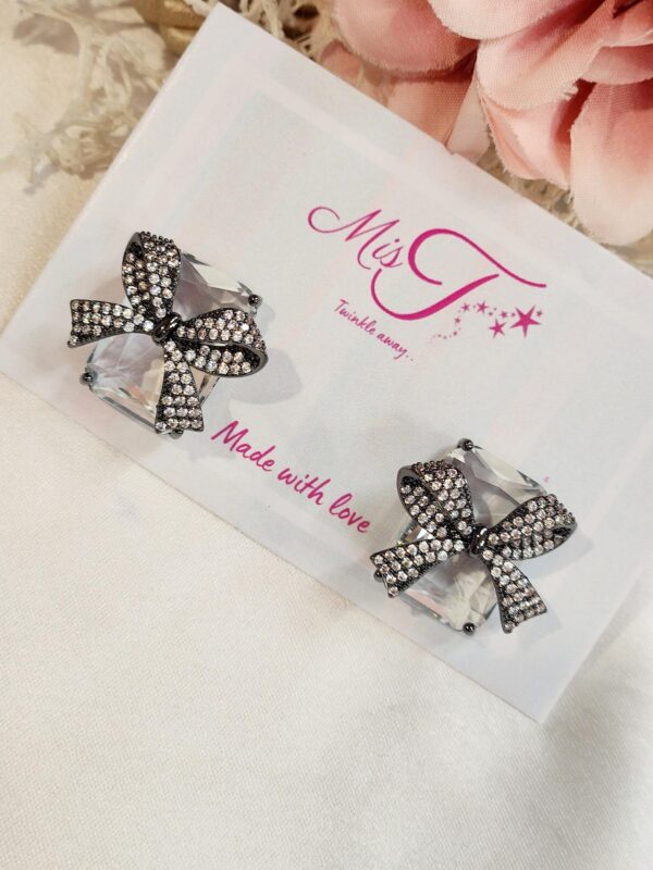 Solitaire Bow Studs