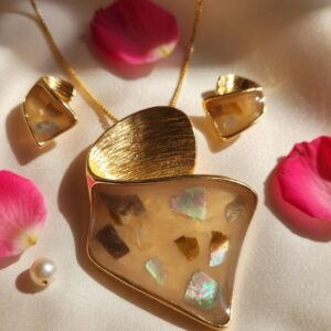 Auric Define Pendant Set