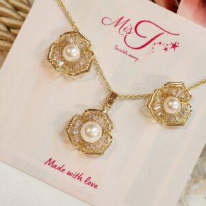 ElverGlow Pearl Pendant Necklace With Earrings