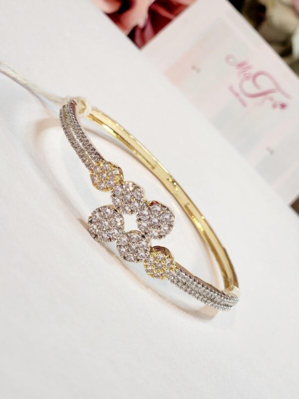 Pretty Band Golden Finish Bracelet