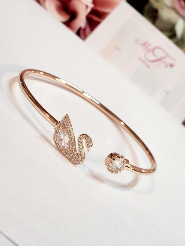 Swan solitaire openable bracelet