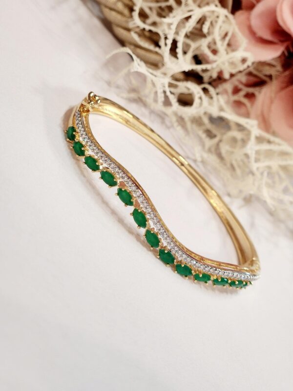 Sleek Emerald Boats Bracelet