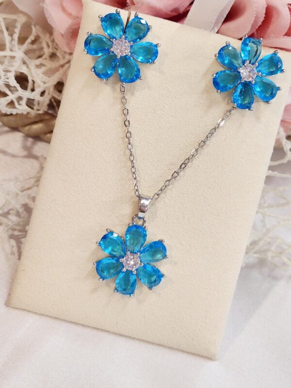 Floweret Aqua Blue Pendant Set