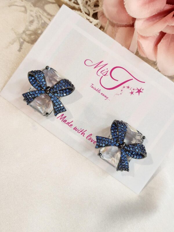 Solitaire Bow Sapphire Blue Studs