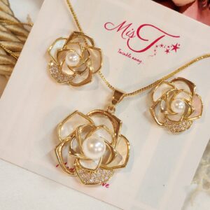 Mia Gold Flora Pendant set with Earrings