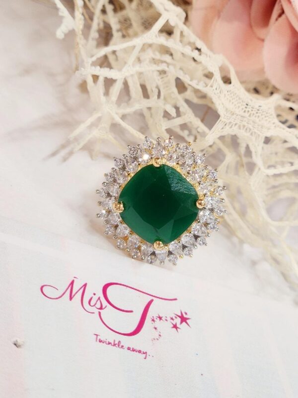 Classic Emerald Green Ring