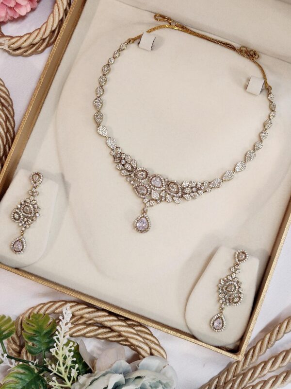 Choker set