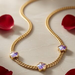 The Seraphina Iridescent Clover Curb Chain-Gold Finish