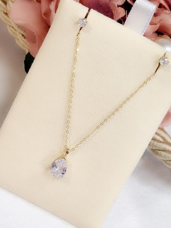 Pear Solitaire Pendant Set