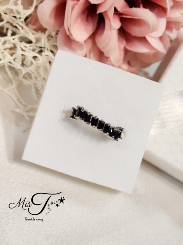 Black Wavy Band Ring