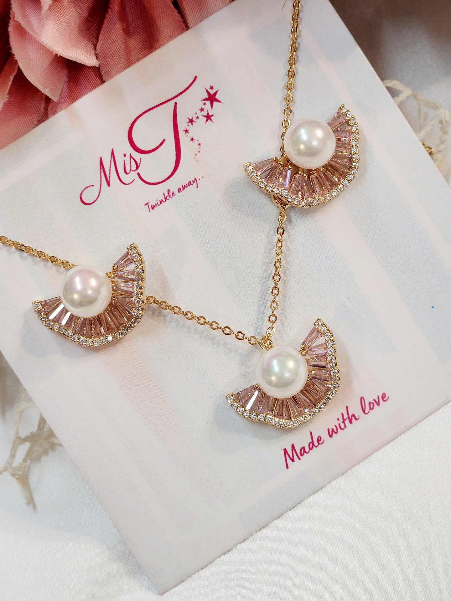 Lost in Love Pearl Gold Plated Pendant Set