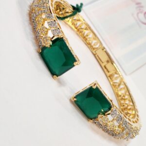 Queen Style Emerald Green Golden Finish Bracelet