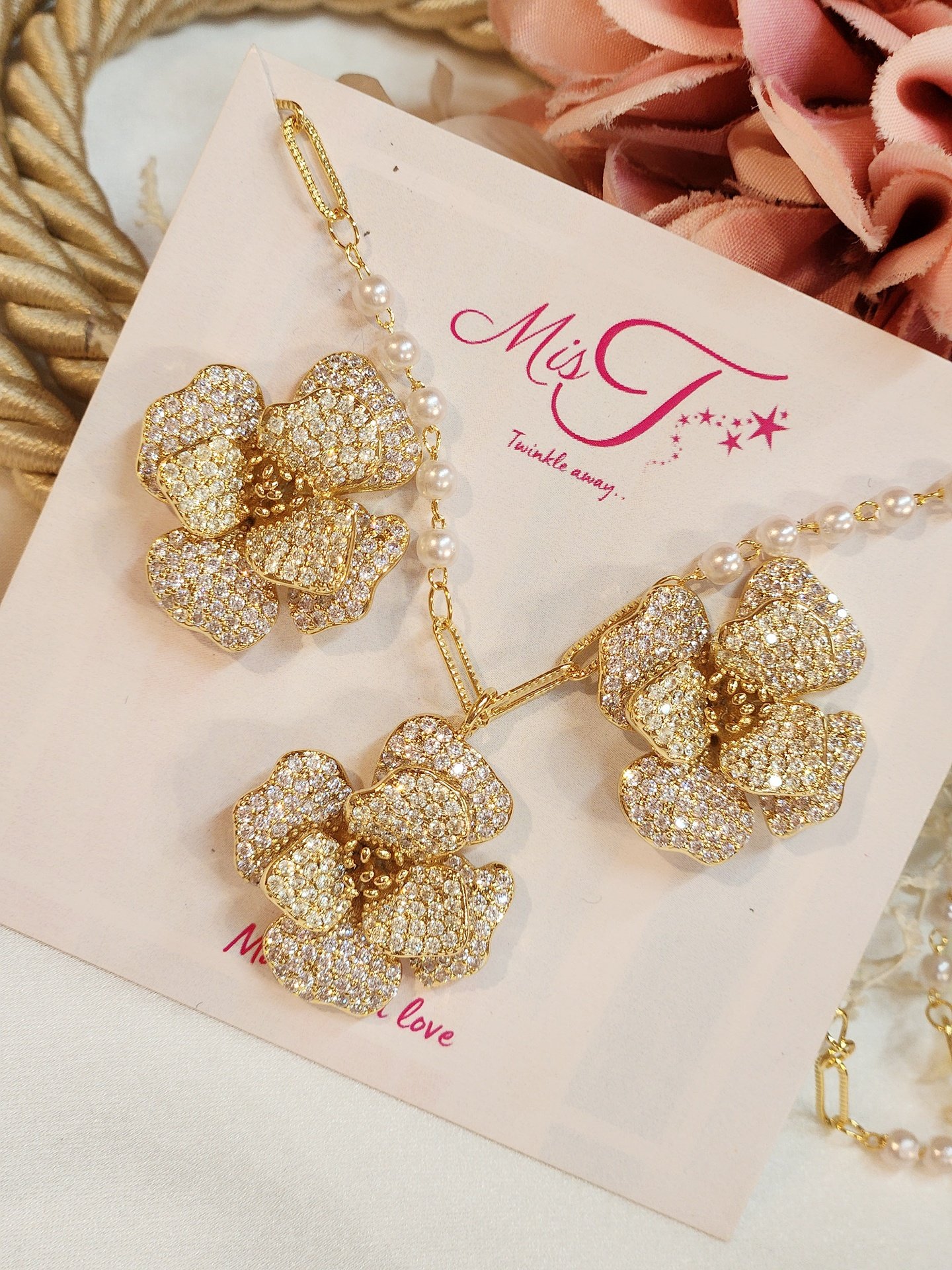 Luxe Whisper Layered Flower Pendant Set