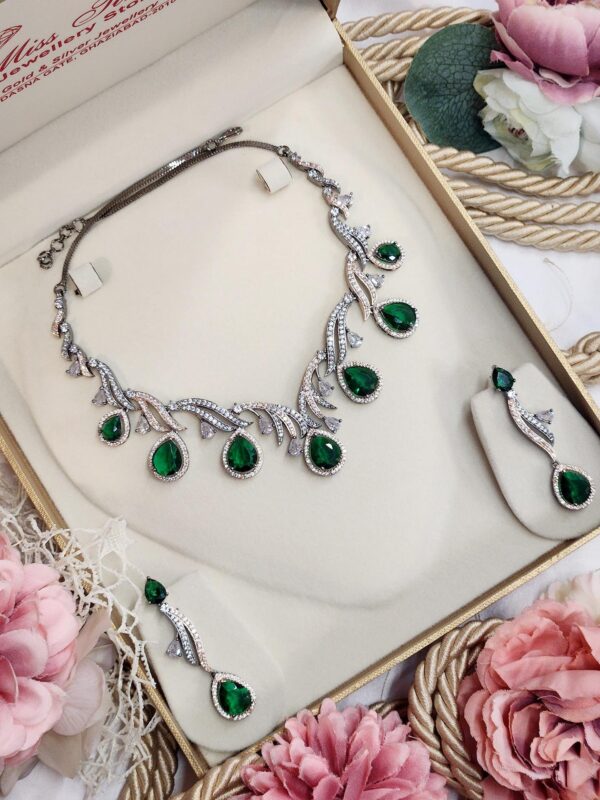 Emerald Green Royal Choker