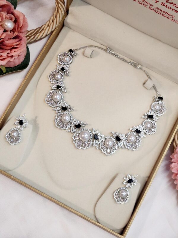 Pearl Dome Choker with Black Tints