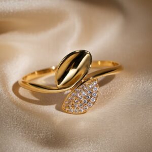 Leaf Overlaped Side Openable bracelet