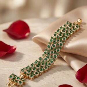 The Esmeralda Pavè Lattice Pear-Cut Emerald Mosaic Link Bracelet-Gold Finish