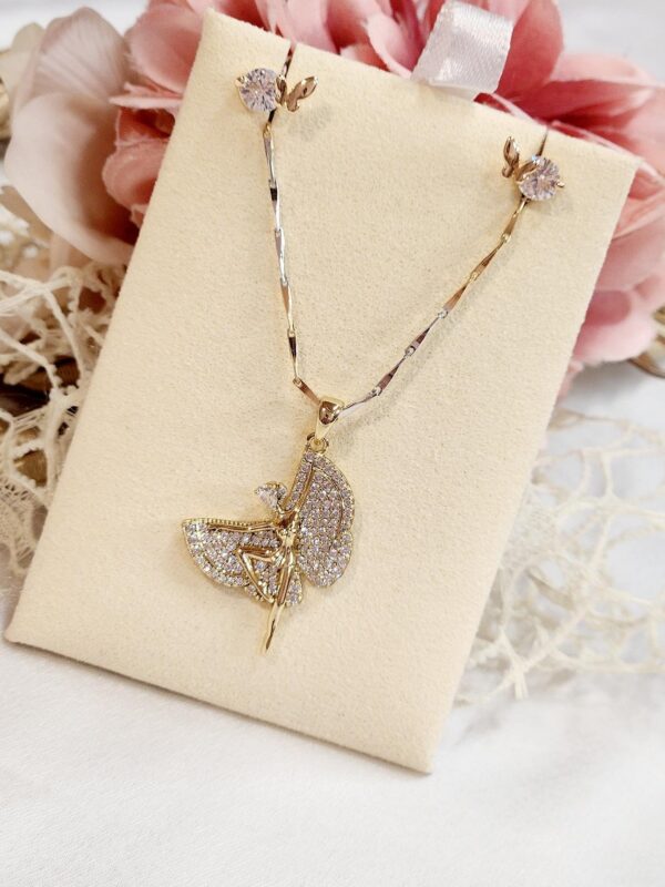 Free Style Dance Pendant Set