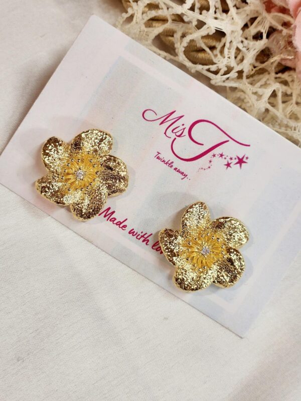 Crushed Finish Flower Studs