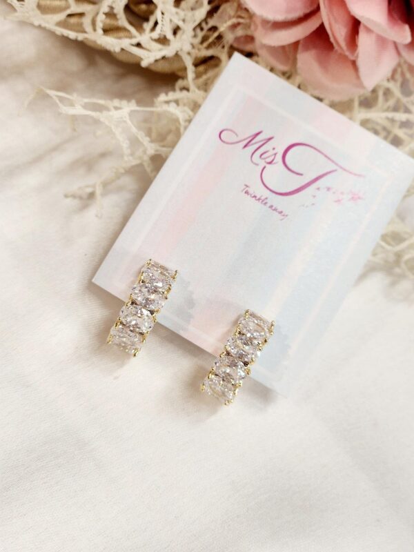 Oval Solitaire Semi Hoops