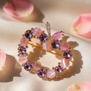 Monalisa Apple Brooch