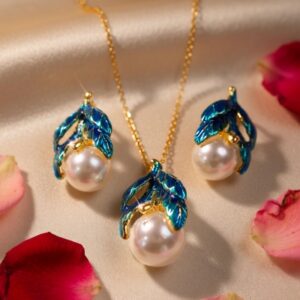 Pearl Prize Lustre Blue Pendant Set