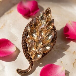 Admirable Leaf Unisex Brooch