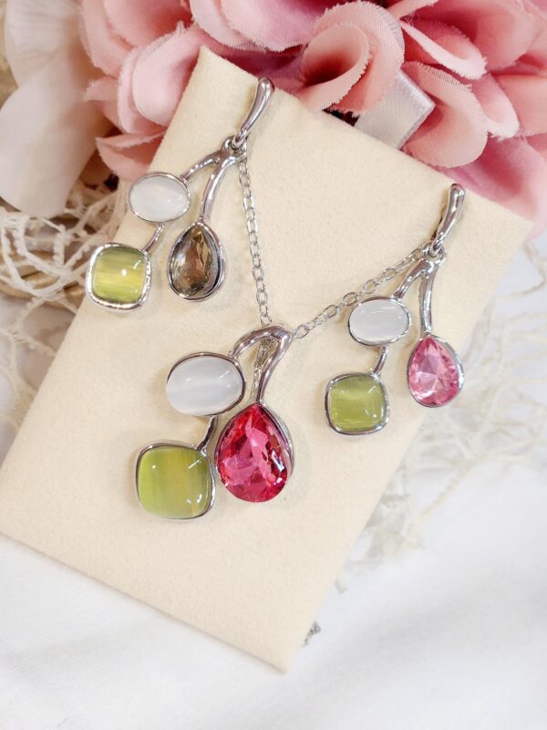 Pendant set