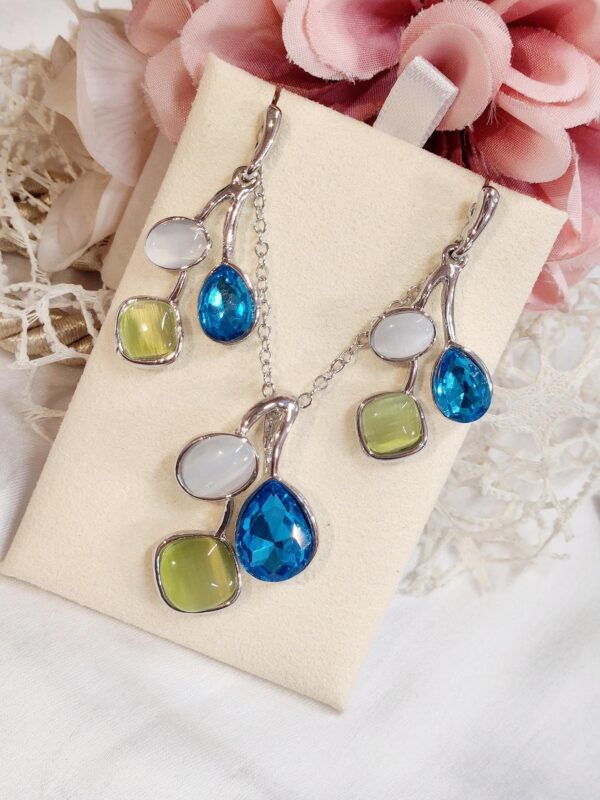 Pendant set