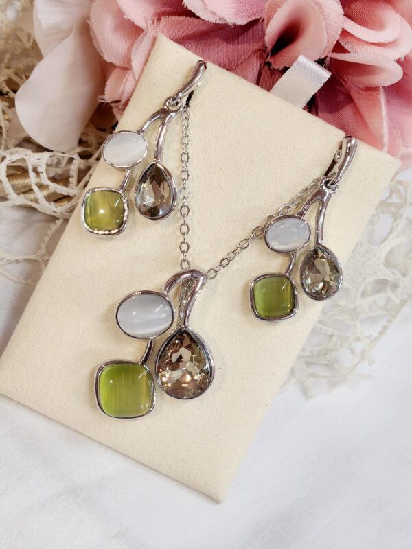 Pendant set