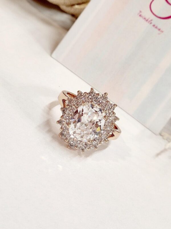 Glittering Gold Solitaire Ring (Size 6)