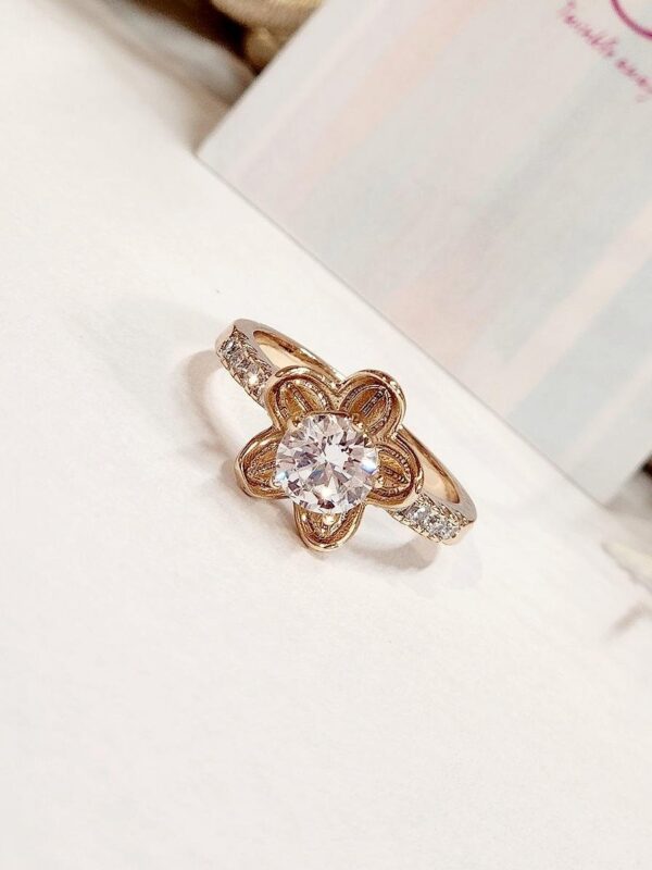 Flower Solitaire Ring (size 6)