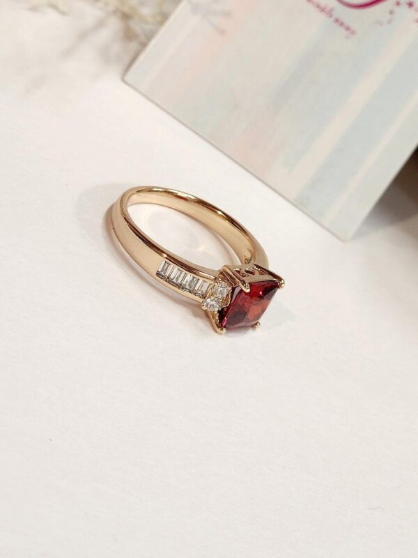 Square Solitaire Red Ring (size 7) - Image 2