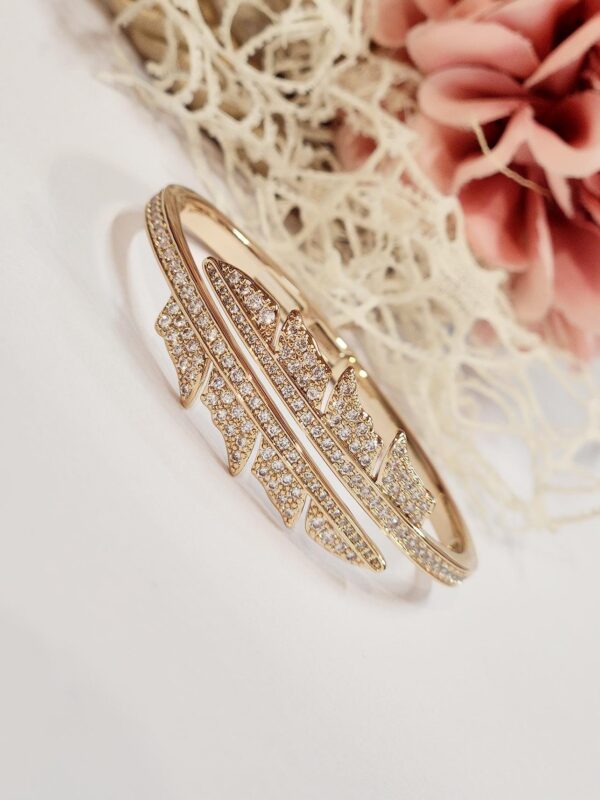 Front Open Rose Finish Bracelet