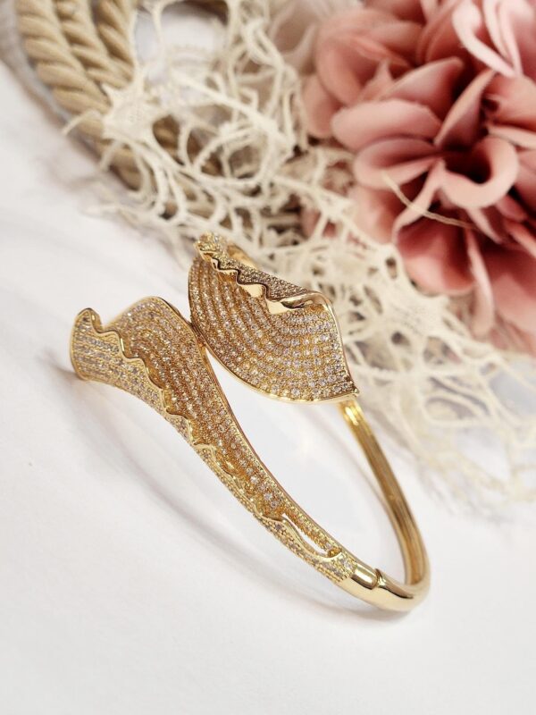 Luxurious Fold Bracelet - Image 2