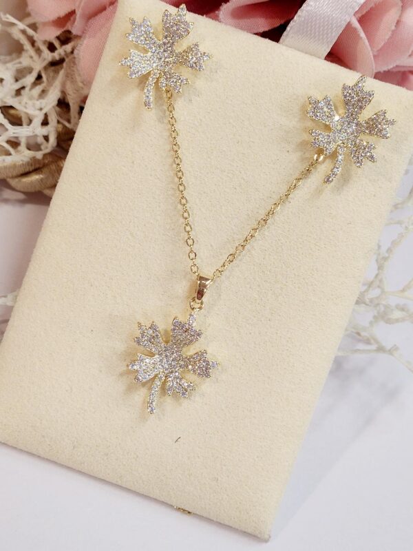 Star Leaf Pendant Set