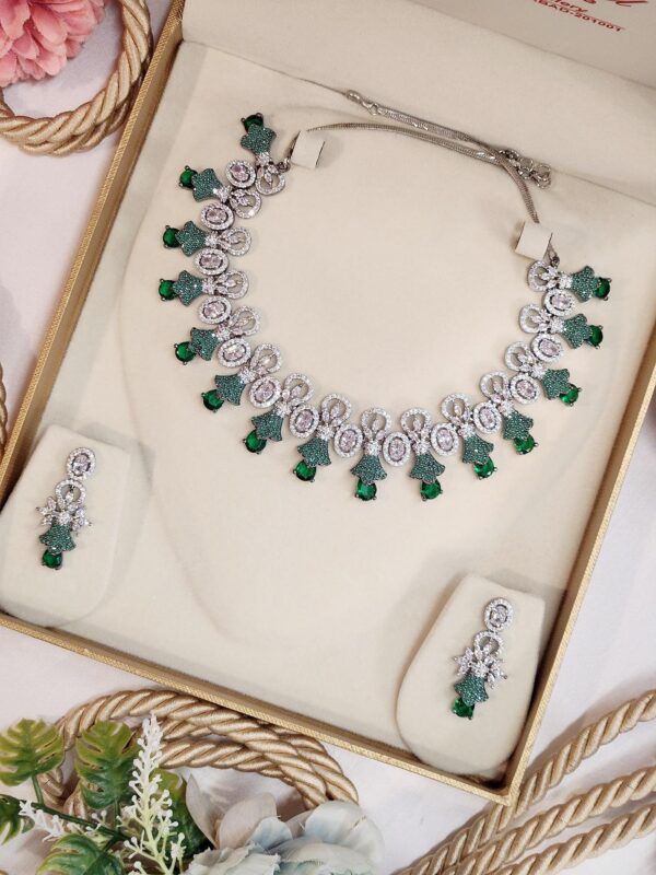 Choker set