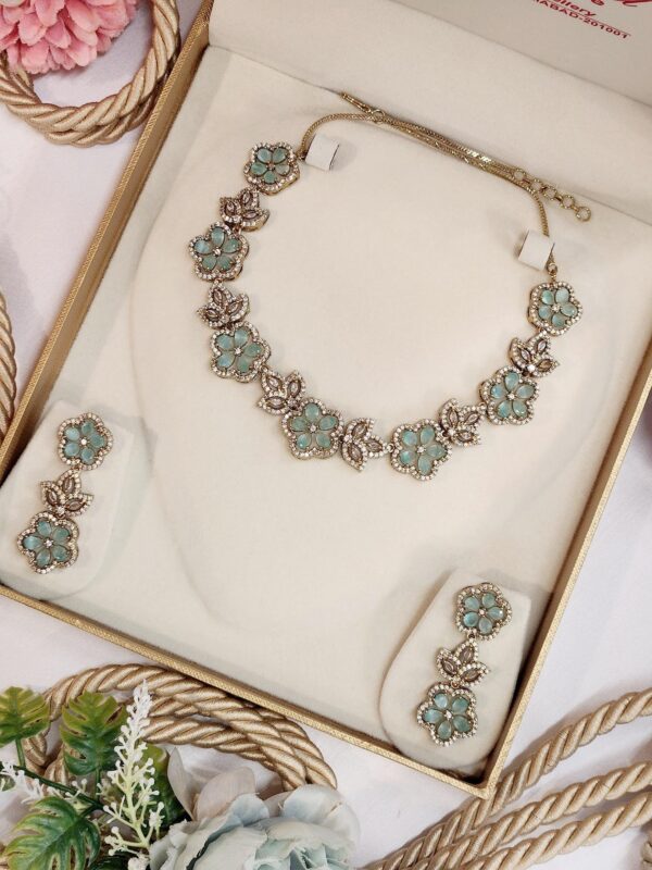 Choker set